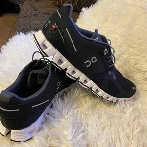 On Cloud Running Shoe Size 8
